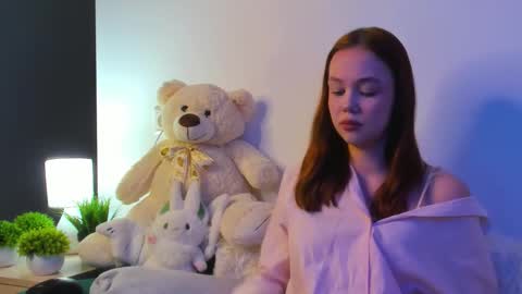 Snapshot of maryhart_ chatting on 11.15.25 MaryHart online show from 11.15.25