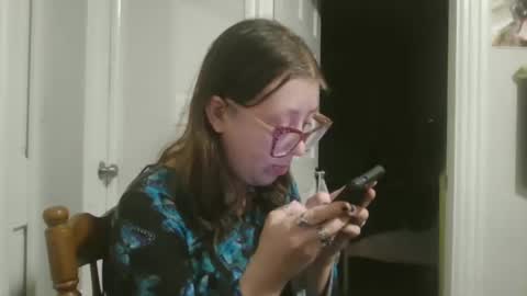 Snapshot of maryjaneflowers chatting on 12.17.24 maryjaneflowers online show from 12.17.24