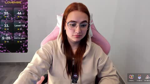 Snapshot of maryluna95 chatting on 12.14.24 Dulce Maria online show from 12.14.24