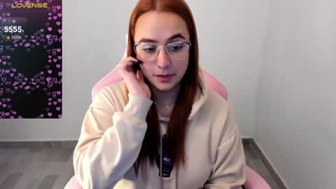 Snapshot of maryluna95 chatting on 12.14.24 Dulce Maria online show from 12.14.24