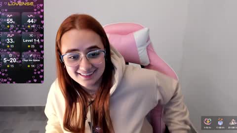 Snapshot of maryluna95 chatting on 12.14.24 Dulce Maria online show from 12.14.24