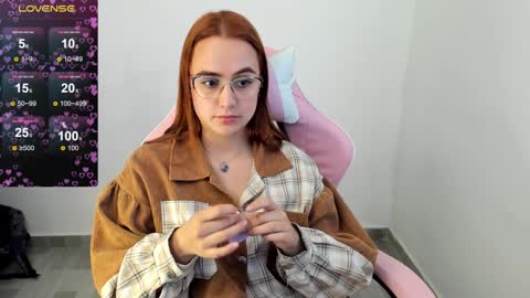 Snapshot of maryluna95 chatting on 12.17.24 Dulce Maria online show from 12.17.24