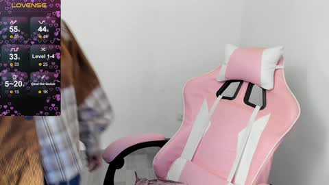 Snapshot of maryluna95 chatting on 12.18.24 Dulce Maria online show from 12.18.24