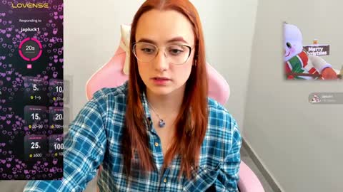 Snapshot of maryluna95 chatting on 12.18.24 Dulce Maria online show from 12.18.24