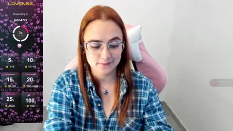 Snapshot of maryluna95 chatting on 12.18.24 Dulce Maria online show from 12.18.24