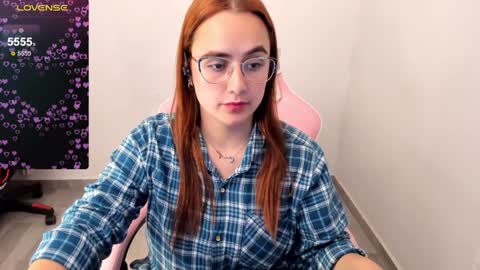 Snapshot of maryluna95 chatting on 01.06.25 Dulce Maria online show from 01.06.25