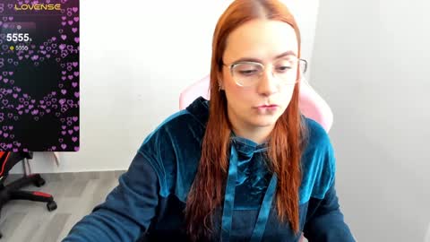 Snapshot of maryluna95 chatting on 01.06.25 Dulce Maria online show from 01.06.25