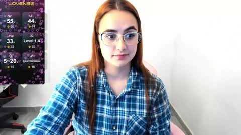 Snapshot of maryluna95 chatting on 02.06.25 Dulce Maria online show from 02.06.25