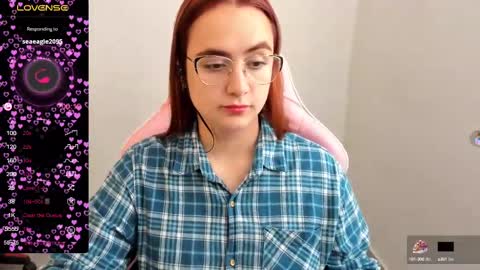 Snapshot of maryluna95 chatting on 02.11.25 Dulce Maria online show from 02.11.25