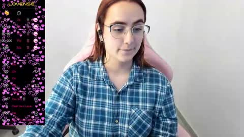 Snapshot of maryluna95 chatting on 02.11.25 Dulce Maria online show from 02.11.25