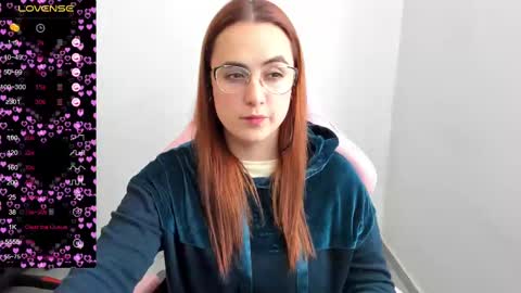 Snapshot of maryluna95 chatting on 02.25.25 Dulce Maria online show from 02.25.25