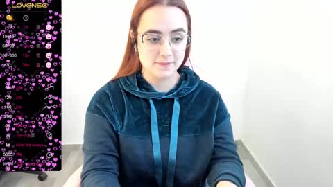 Snapshot of maryluna95 chatting on 02.25.25 Dulce Maria online show from 02.25.25