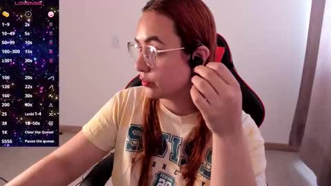 Snapshot of maryluna95 chatting on 10.09.25 Dulce Maria online show from 10.09.25