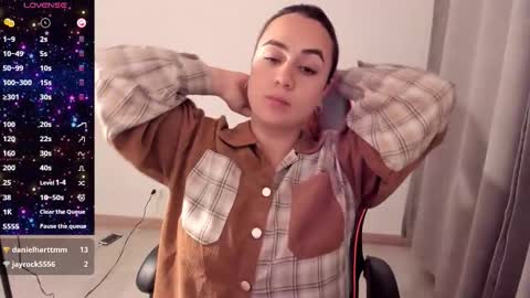 Snapshot of maryluna95 chatting on 10.30.25 Dulce Maria online show from 10.30.25