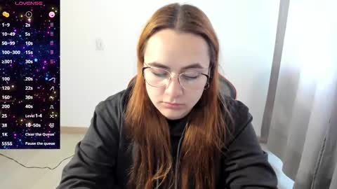 Snapshot of maryluna95 chatting on 10.30.25 Dulce Maria online show from 10.30.25