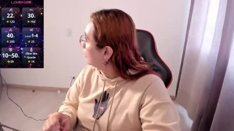 Snapshot of maryluna95 chatting on 11.10.25 Dulce Maria online show from 11.10.25