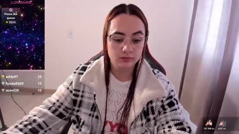 Snapshot of maryluna95 chatting on 11.12.25 Dulce Maria online show from 11.12.25