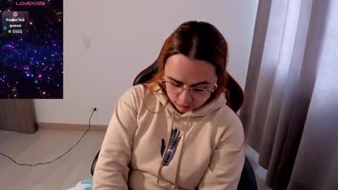 Snapshot of maryluna95 chatting on 11.25.25 Dulce Maria online show from 11.25.25