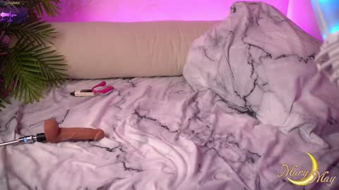 Snapshot of marylunamay chatting on 02.01.25 Mary online show from 02.01.25