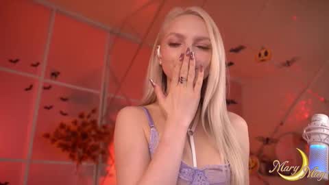 Snapshot of marylunamay chatting on 11.08.25 Mary online show from 11.08.25