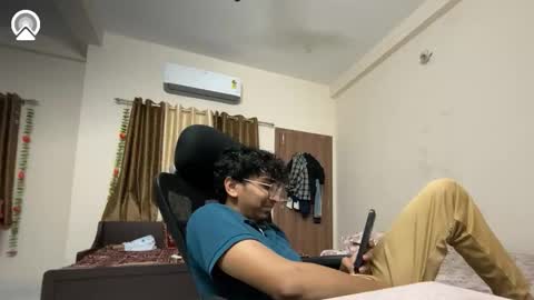 Snapshot of maskboyz2003 chatting on 09.17.25 maskboyz2003 online show from 09.17.25