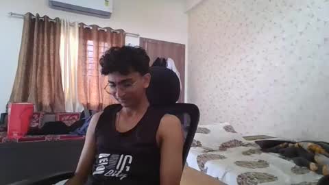 Snapshot of maskboyz2004 chatting on 11.01.25 Mask Boy online show from 11.01.25