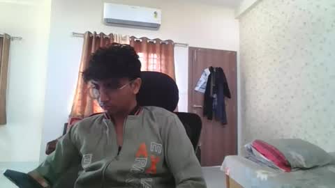 Snapshot of maskboyz2004 chatting on 11.23.25 Mask Boy online show from 11.23.25