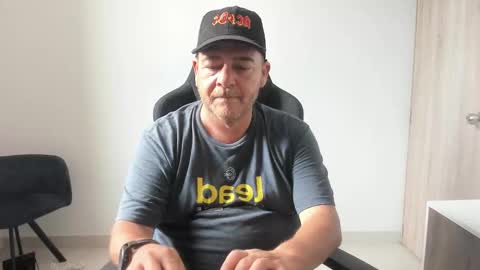 Snapshot of massimo_danger chatting on 09.16.25 massimo_danger online show from 09.16.25