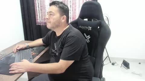 Snapshot of massimo_danger chatting on 10.16.25 massimo_danger online show from 10.16.25