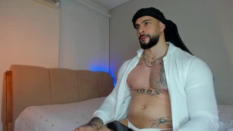 Snapshot of massimo_visconti chatting on 11.10.25 massimo online show from 11.10.25