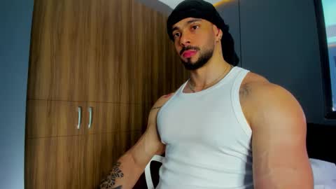 Snapshot of massimo_visconti chatting on 02.11.26 massimo online show from 02.11.26