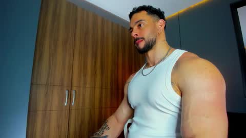 Snapshot of massimo_visconti chatting on 02.12.26 massimo online show from 02.12.26