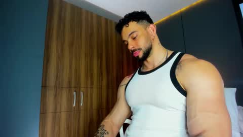 Snapshot of massimo_visconti chatting on 02.25.26 massimo online show from 02.25.26