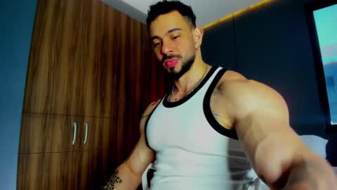 Snapshot of massimo_visconti chatting on 02.26.26 massimo online show from 02.26.26