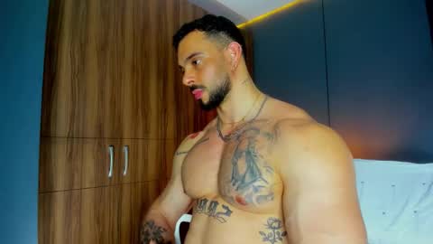 Snapshot of massimo_visconti chatting on 03.12.26 massimo online show from 03.12.26