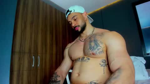 Snapshot of massimo_visconti chatting on 03.12.26 massimo online show from 03.12.26