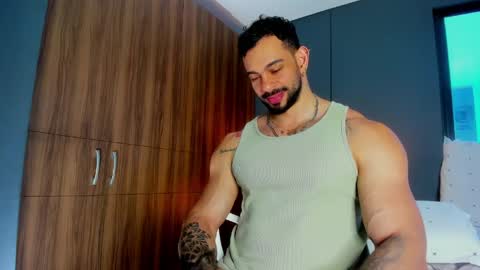 Snapshot of massimo_visconti chatting on 04.10.26 massimo online show from 04.10.26