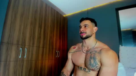 Snapshot of massimo_visconti chatting on 04.11.26 massimo online show from 04.11.26