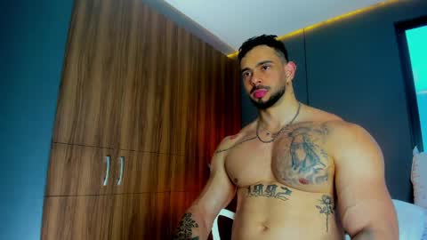 Snapshot of massimo_visconti chatting on 04.12.26 massimo online show from 04.12.26