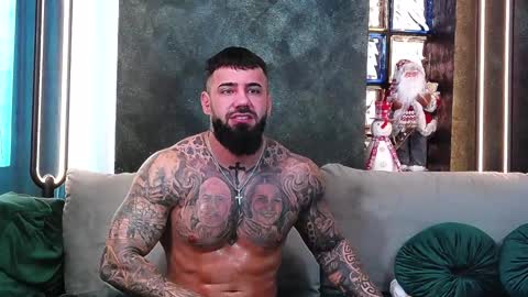 Snapshot of masterkingofmuscle chatting on 12.19.24 masterkingofmuscle online show from 12.19.24