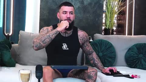 Snapshot of masterkingofmuscle chatting on 01.17.25 masterkingofmuscle online show from 01.17.25