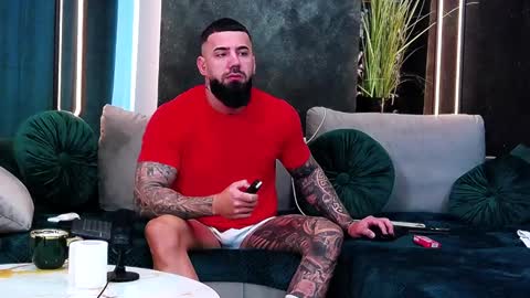 Snapshot of masterkingofmuscle chatting on 02.04.25 masterkingofmuscle online show from 02.04.25