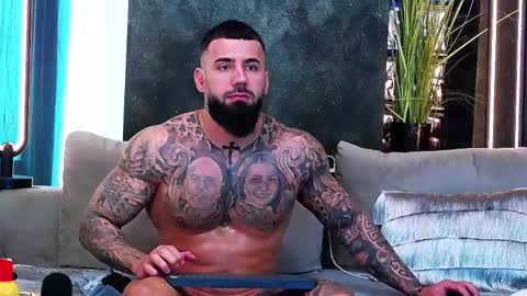 Snapshot of masterkingofmuscle chatting on 02.14.25 masterkingofmuscle online show from 02.14.25