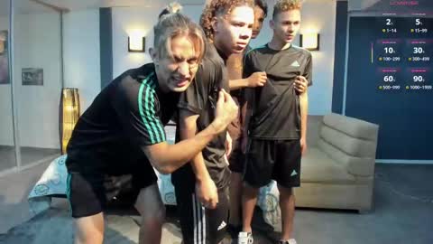 Snapshot of masters_sexx chatting on 02.23.25 Team Cris Darwin- Fernando- Stiven- David online show from 02.23.25