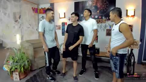 Snapshot of masters_sexx chatting on 10.26.25 Team Cris Darwin- Fernando- Stiven- David online show from 10.26.25