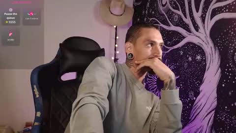 Snapshot of mateo60_ chatting on 11.03.25 Mateo online show from 11.03.25