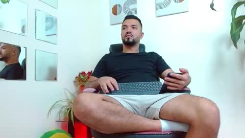 Snapshot of mathewhot3 chatting on 11.09.25 mathewhot3 online show from 11.09.25