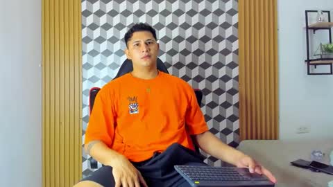 Snapshot of mathias_cocks chatting on 01.05.25 mathias cocks online show from 01.05.25