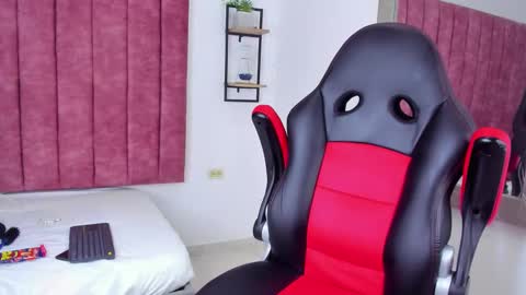 Snapshot of mathias_cocks chatting on 01.17.25 mathias cocks online show from 01.17.25