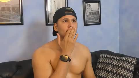 Snapshot of mathias_cocks chatting on 09.17.25 mathias cocks online show from 09.17.25